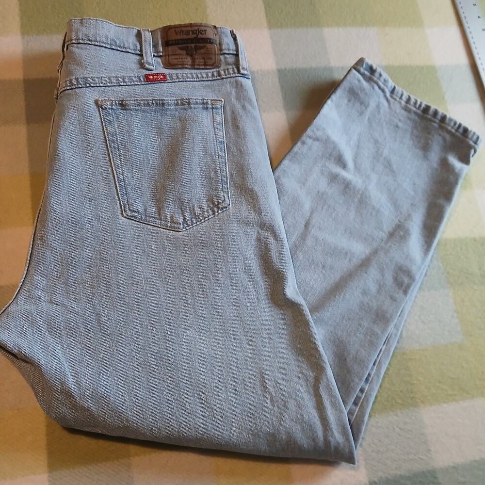 Wrangler Relaxed Fit Jeans Mens 40 x 30 Light Wash Blue Stretch Denim